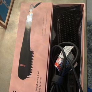 Amika straightening brush